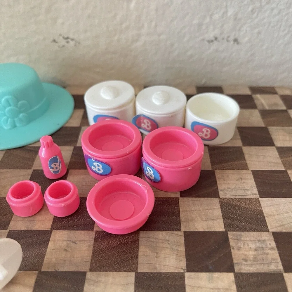 VINTAGE 1982 LOT OF 15 BARBIE DREAM STORE PARTS Hat‎ Beauty Mirror Display